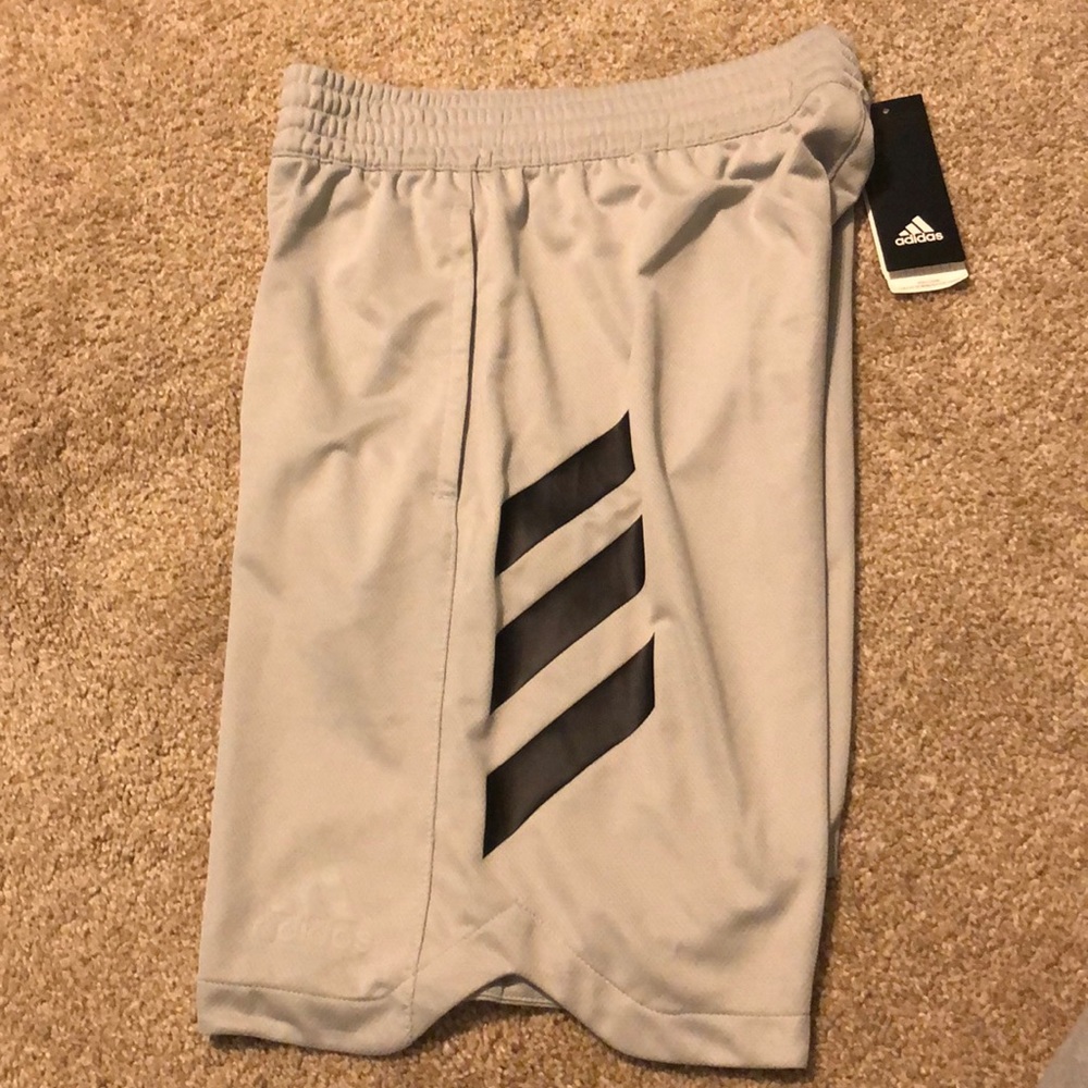 Adidas men’s shorts size small new!